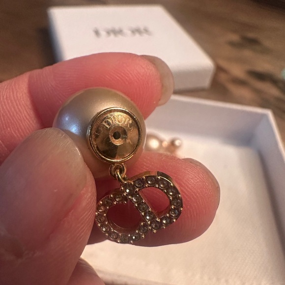 Dior Tribales Earrings
Pink-Finish Metal with Pink Resin Pearl and Crystals - Picture 16 of 16